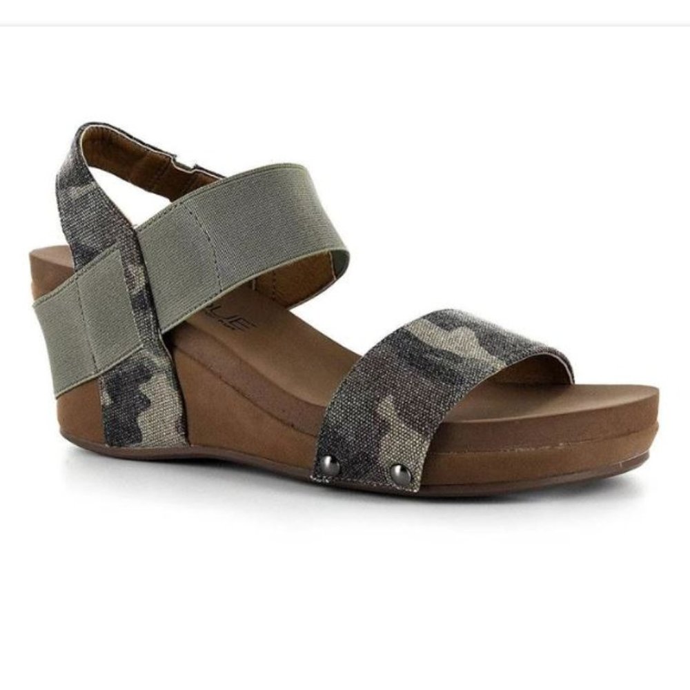 Camo Wedge Sandals Boutique by Corkys Size 8